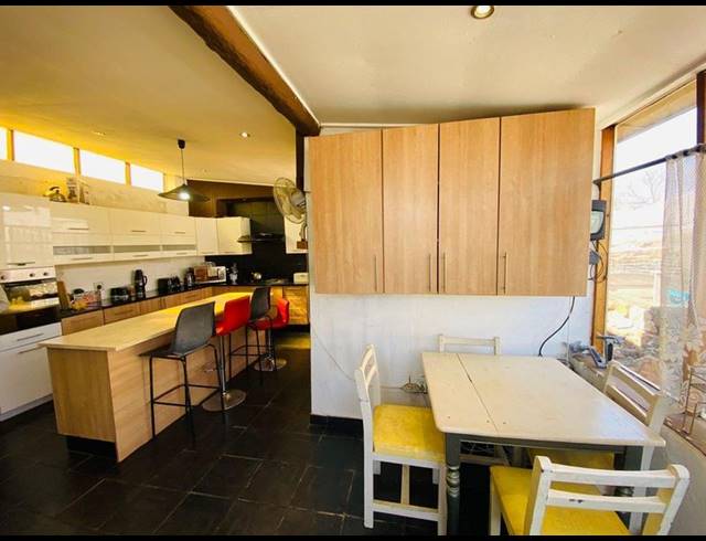 6 BEDROOM HOUSE FOR SALE IN BOKSBURG NORTH